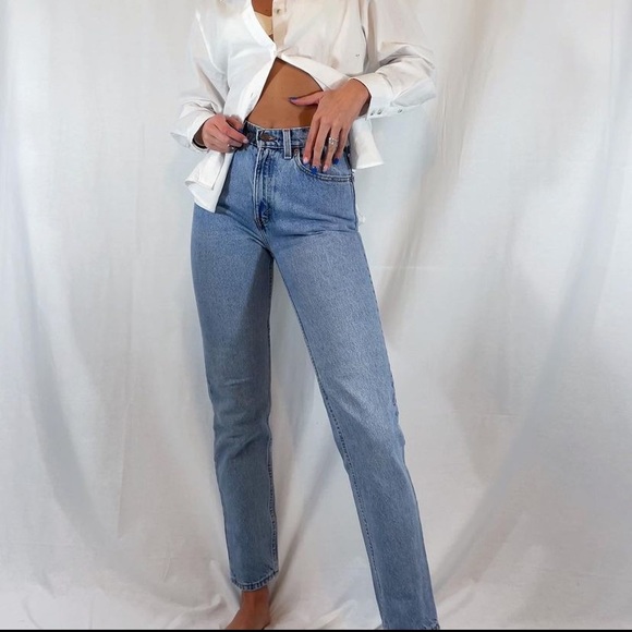 Vintage Levi Jeans - Picture 2 of 7